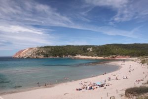 Playas de Algaiarens en la costa norte de Menorca