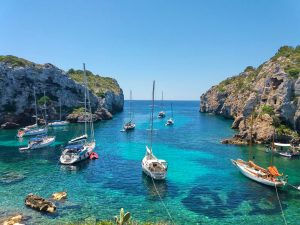 Cales Coves en la costa sur de Menorca