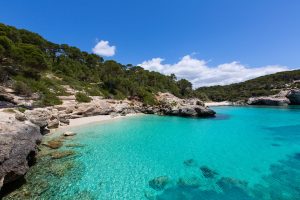 Cala Mitjana y Mitjaneta en la costa sur de Menorca