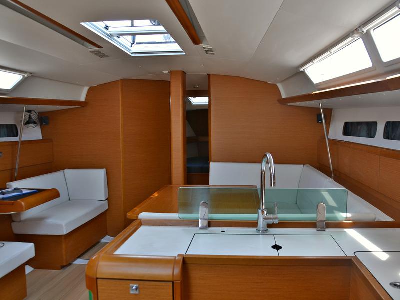 RENTAL-SUN-ODYSSEY-449